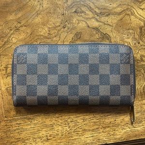 Damier zippy wallet